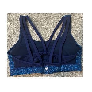 ✧･ﾟ: *✧･ﾟ:*Criss-cross Lululemon sports bra*:･ﾟ✧*:･ﾟ✧